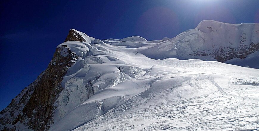 Larkya peak Climbing (6,249m)-21 Days